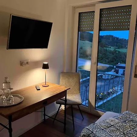 Ferien-wohnung Mit Pool In Exklusiver Waldrand Lage Albstadt