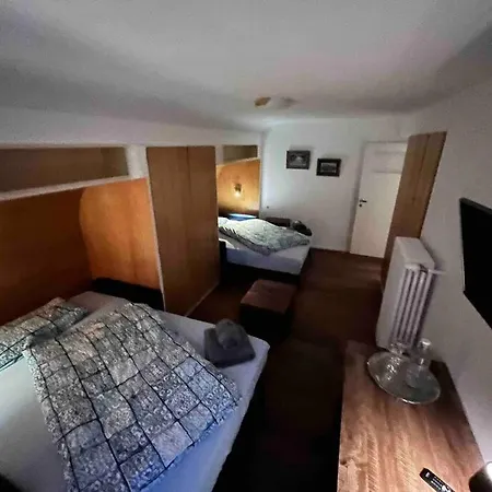 Ferien-wohnung Mit Pool In Exklusiver Waldrand Lage
