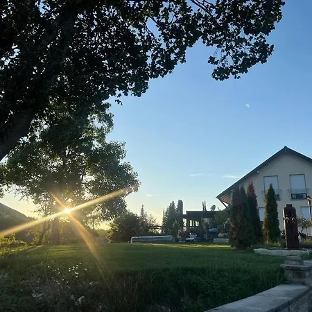 Apartment Ferien-wohnung Mit Pool In Exklusiver Waldrand Lage *