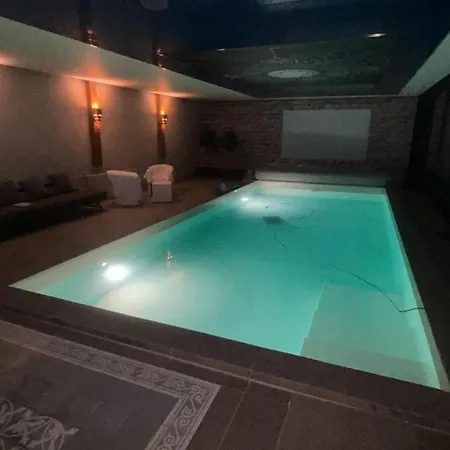 Ferien-wohnung Mit Pool In Exklusiver Waldrand Lage
